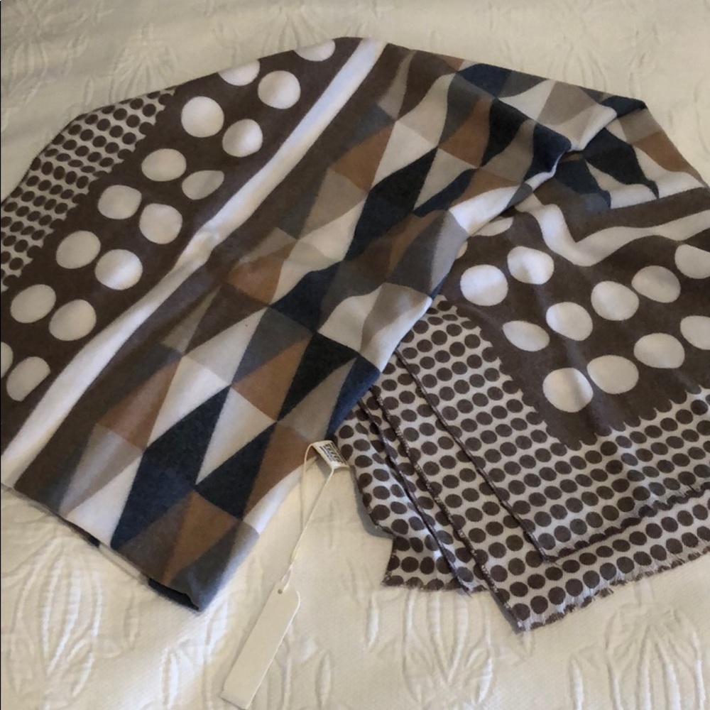NEW patterned scarf